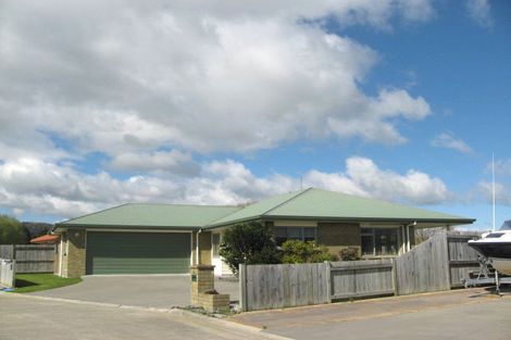 Photo of property in 24 Edgewater Grove, Whakatane, 3120