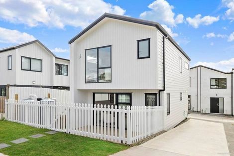 Photo of property in 17e Granville Drive, Massey, Auckland, 0614