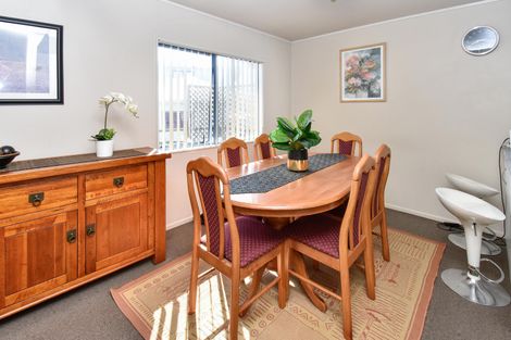 Photo of property in 518 Great South Road, Rosehill, Papakura, 2113