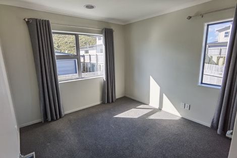 Photo of property in 5a Sandino Place, Grenada Village, Wellington, 6037