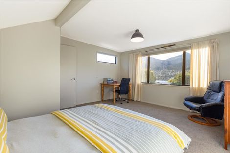 Photo of property in 77 Oregon Drive, Kelvin Heights, Queenstown, 9300