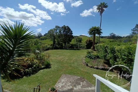 Photo of property in 9 Whaka Street, Maungaturoto, 0520