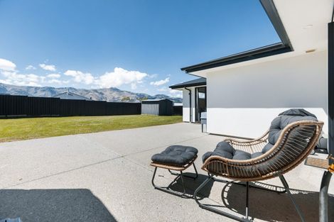 Photo of property in 10 Magpie Place, Lake Hawea, 9382