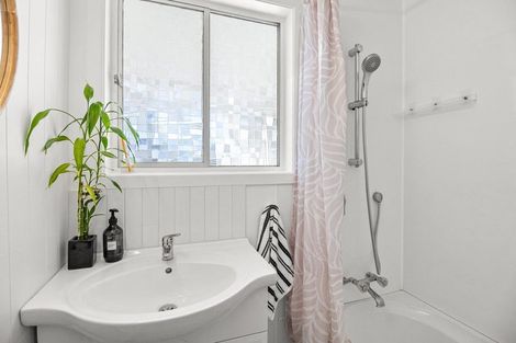 Photo of property in 109 Govett Avenue, Frankleigh Park, New Plymouth, 4310