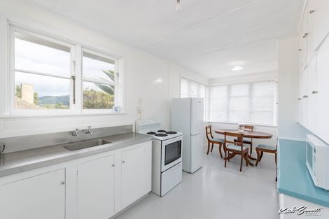 Photo of property in 13 Dorset Grove, Cannons Creek, Porirua, 5024