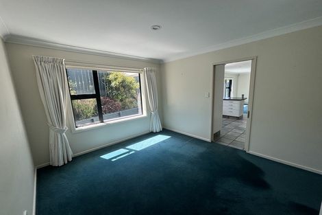 Photo of property in 18 Derry Hill, Churton Park, Wellington, 6037