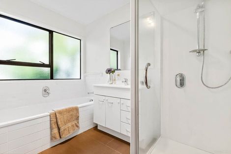 Photo of property in 1/22 Roseberry Avenue, Birkenhead, Auckland, 0626