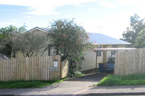 Photo of property in 15 Lilburn Crescent, Massey, Auckland, 0614