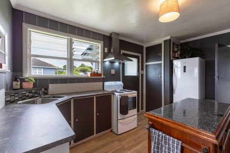 Photo of property in 15 Fox Street, Woodville, 4920