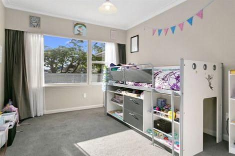 Photo of property in 322 Shakespeare Street, Leamington, Cambridge, 3432