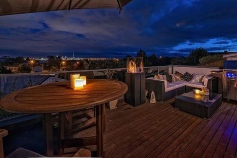 Photo of property in 100a Lake Road, Northcote, Auckland, 0627