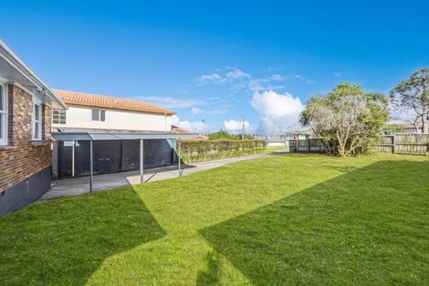 Photo of property in 194 Chivalry Road, Glenfield, Auckland, 0629