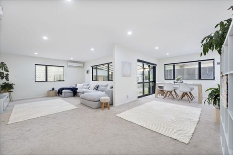 Photo of property in 5 Dhaka Lane, Ranui, Auckland, 0612