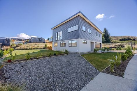 Photo of property in 60 Kirimoko Crescent, Wanaka, 9305