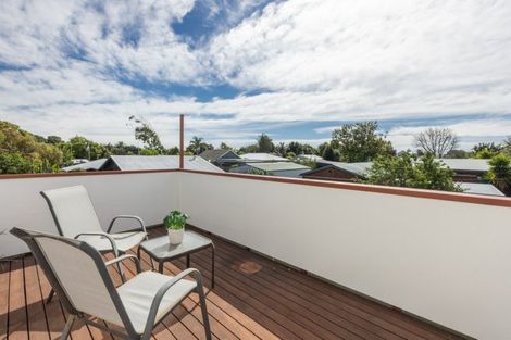 Photo of property in 3 Memorial Park Avenue, Haumoana, 4102