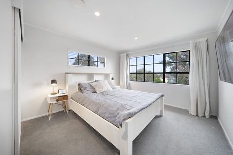 Photo of property in 6 Crestlands Place, Papakura, 2110