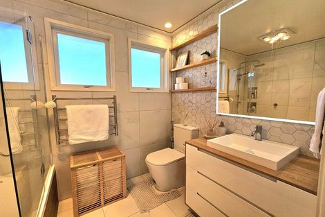 Photo of property in 3/93 Hobsonville Road, West Harbour, Auckland, 0618