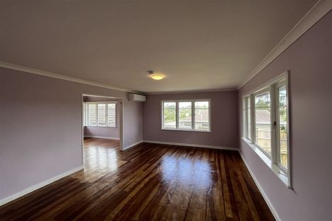 Photo of property in 2/2a Matipo Road, Te Atatu Peninsula, Auckland, 0610