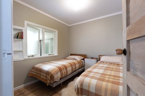 Photo of property in 49 North Piha Road, Piha, New Lynn, 0772