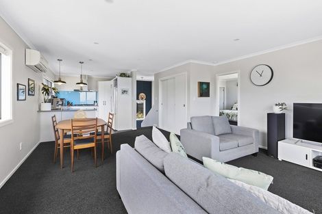 Photo of property in 12 Grumman Lane, Newlands, Wellington, 6037