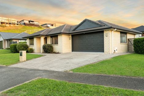 Photo of property in 14 Tarn Close, Pyes Pa, Tauranga, 3112