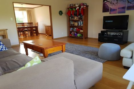 Photo of property in 139 Taylor Terrace, Tawa, Wellington, 5028