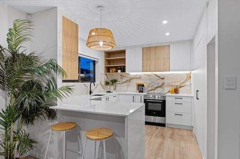 Photo of property in 2/3 Centreway Road, Orewa, 0931