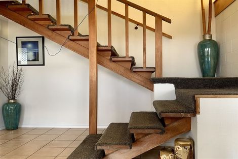 Photo of property in 82 Ravenwood Drive, Forrest Hill, Auckland, 0620