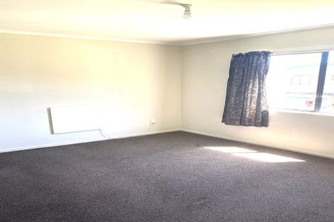 Photo of property in 10b Ted Gilberd Place, Newlands, Wellington, 6037