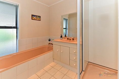 Photo of property in 2 Evanda Crescent, Conifer Grove, Takanini, 2112