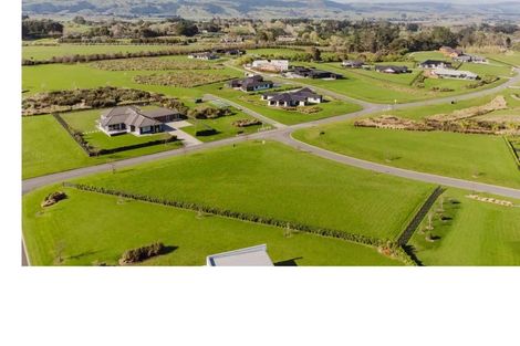 Photo of property in 2 Paterson Lane, Kelvin Grove, 4470