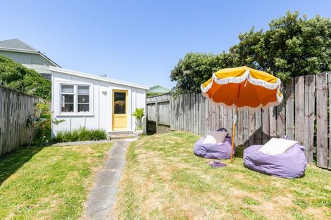Photo of property in 201 Onepu Road, Lyall Bay, Wellington, 6022