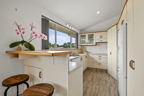 Photo of property in 3 La Salle Drive, Westown, New Plymouth, 4310