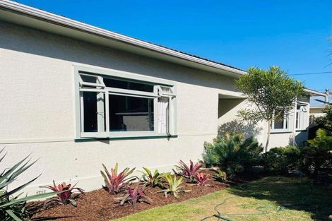 Photo of property in 6 Taranaki Street, Saint Johns Hill, Whanganui, 4501