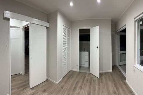 Photo of property in 4 Chatswood Grove, Chatswood, Auckland, 0626