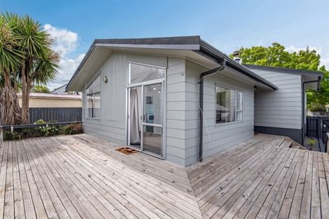 Photo of property in 11 Sunward Rise, Glenfield, Auckland, 0629