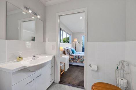 Photo of property in 4a Marchant Place, Westown, New Plymouth, 4310