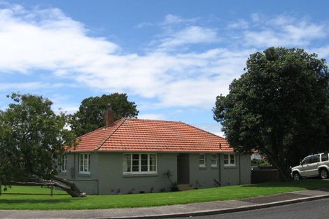 Photo of property in 1 Trent Road, Panmure, Auckland, 1072