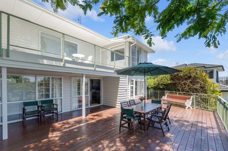 Photo of property in 4 Liston Crescent, Cockle Bay, Auckland, 2014