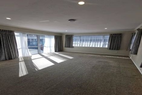 Photo of property in 2/11 Manor Place, Bryndwr, Christchurch, 8053