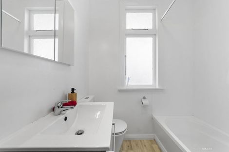 Photo of property in 284 Karori Road, Karori, Wellington, 6012