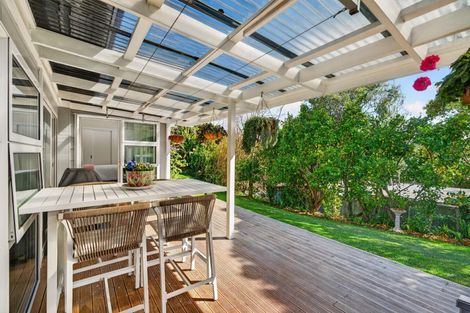 Photo of property in 3 Huruhuru Road, Massey, Auckland, 0614
