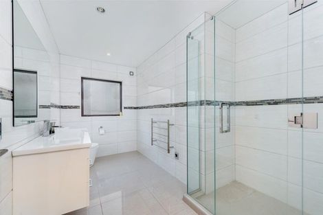 Photo of property in 21 Midhurst Avenue, Henderson, Auckland, 0612