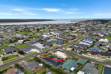 Photo of property in 4 Malthus Place, Foxton Beach, Foxton, 4815