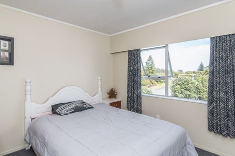 Photo of property in 5 Freyberg Crescent, Waikanae Beach, Waikanae, 5036