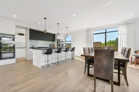 Photo of property in 67 Vaucluse Heights, Fitzherbert, Palmerston North, 4410