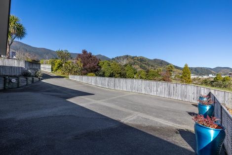 Photo of property in 21 Glentui Place, Waikawa, Picton, 7220