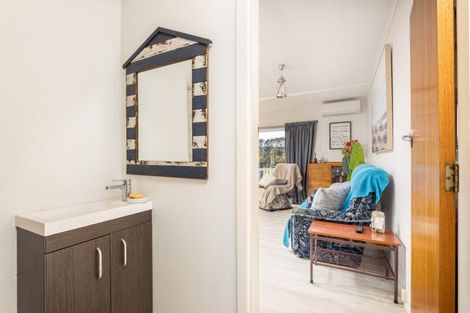 Photo of property in 100 Eighth Avenue, Urenui, 4377