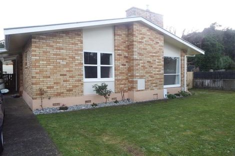 Photo of property in 2 Saint Leonard Street, Saint Johns Hill, Whanganui, 4501