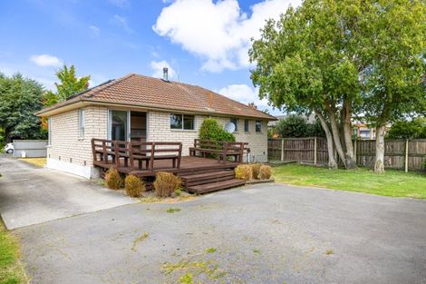 Photo of property in 27 Denniston Crescent, Redwood, Christchurch, 8051